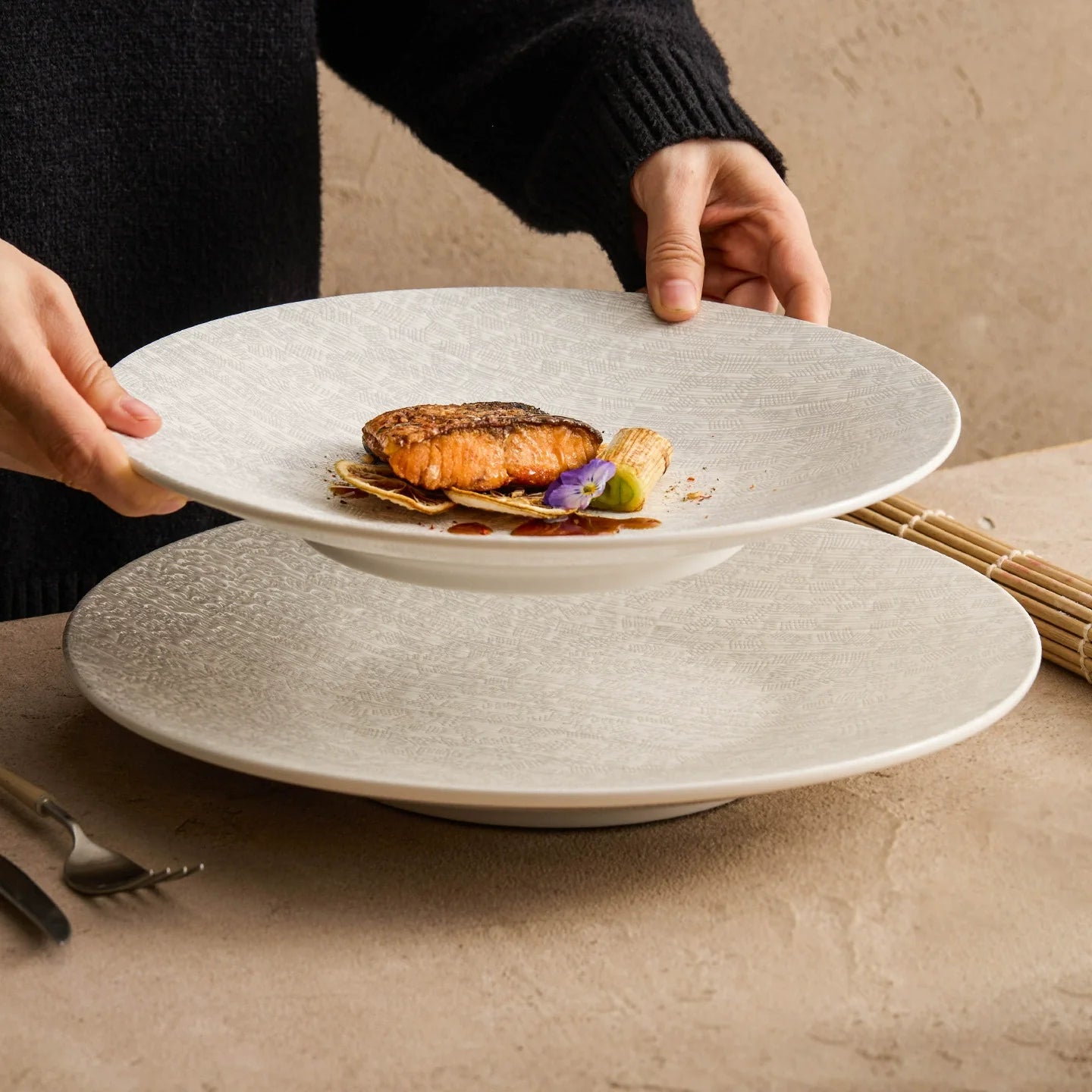 Striped-Texture Shallow Presentation Plate — Modern Fine Dining-2