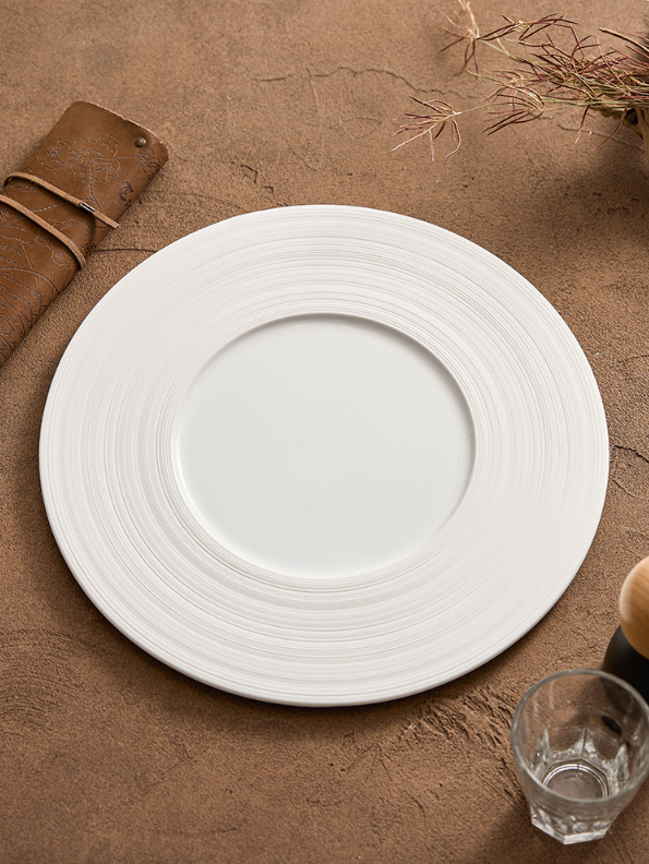 Wide-Rim Brushed Ceramic Plate – Elegant Flat Dish for Fine Dining-4