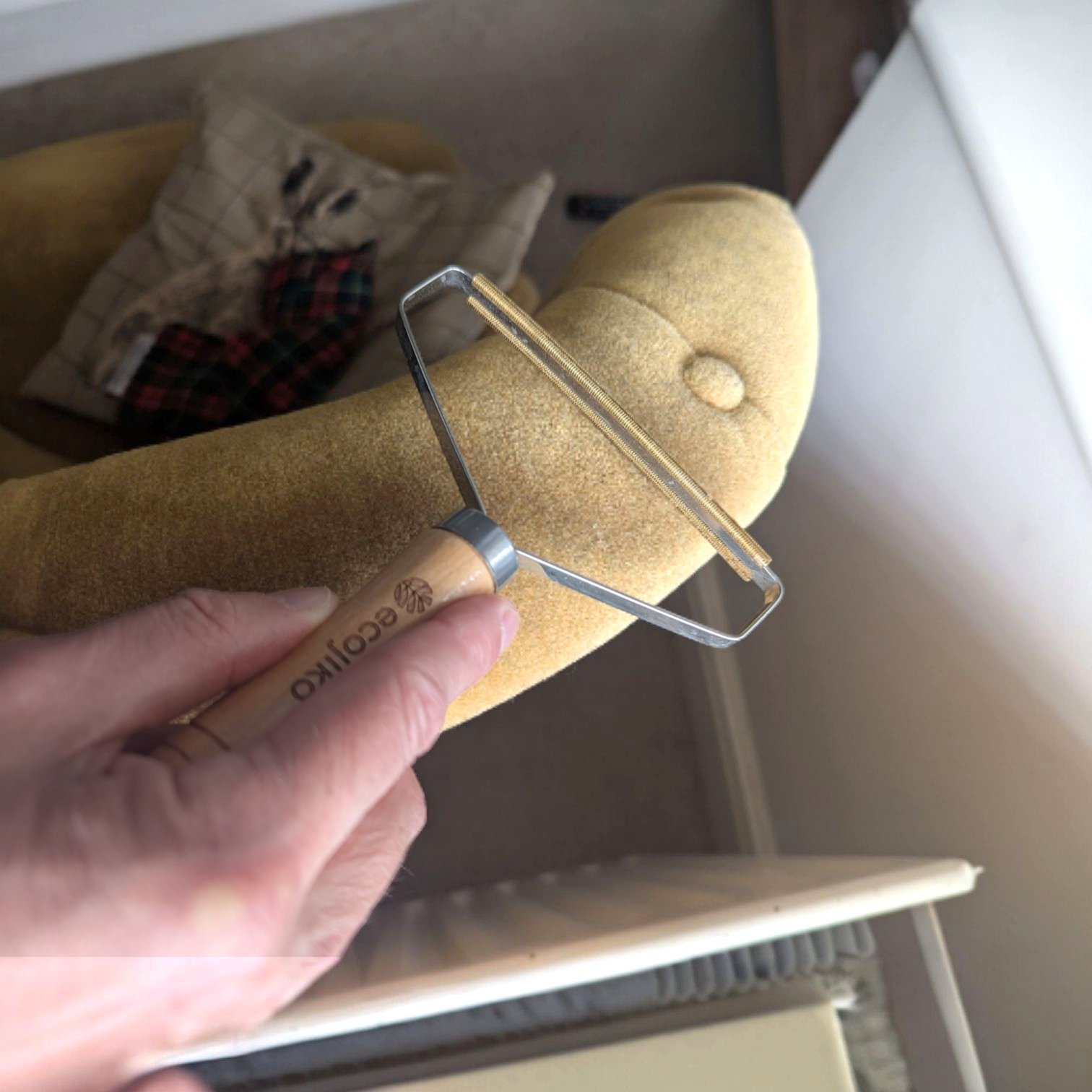 Wooden Lint & Pet Hair Remover, Carpet Scraper-3